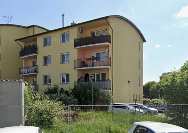 OPLETALOVA: Na predaj priestranný 3-izbový byt s parkovaním a loggiou