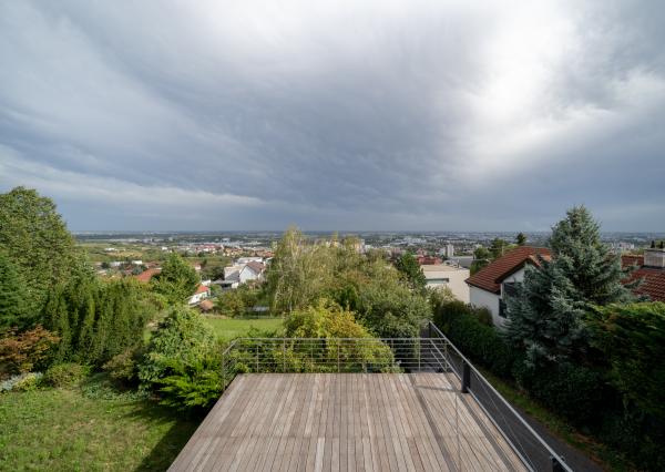 PREDANÁ: POPOLNÁ: 5 izbová tehlová vila v Rači s panoramatickým výhľadom na Bratislavu