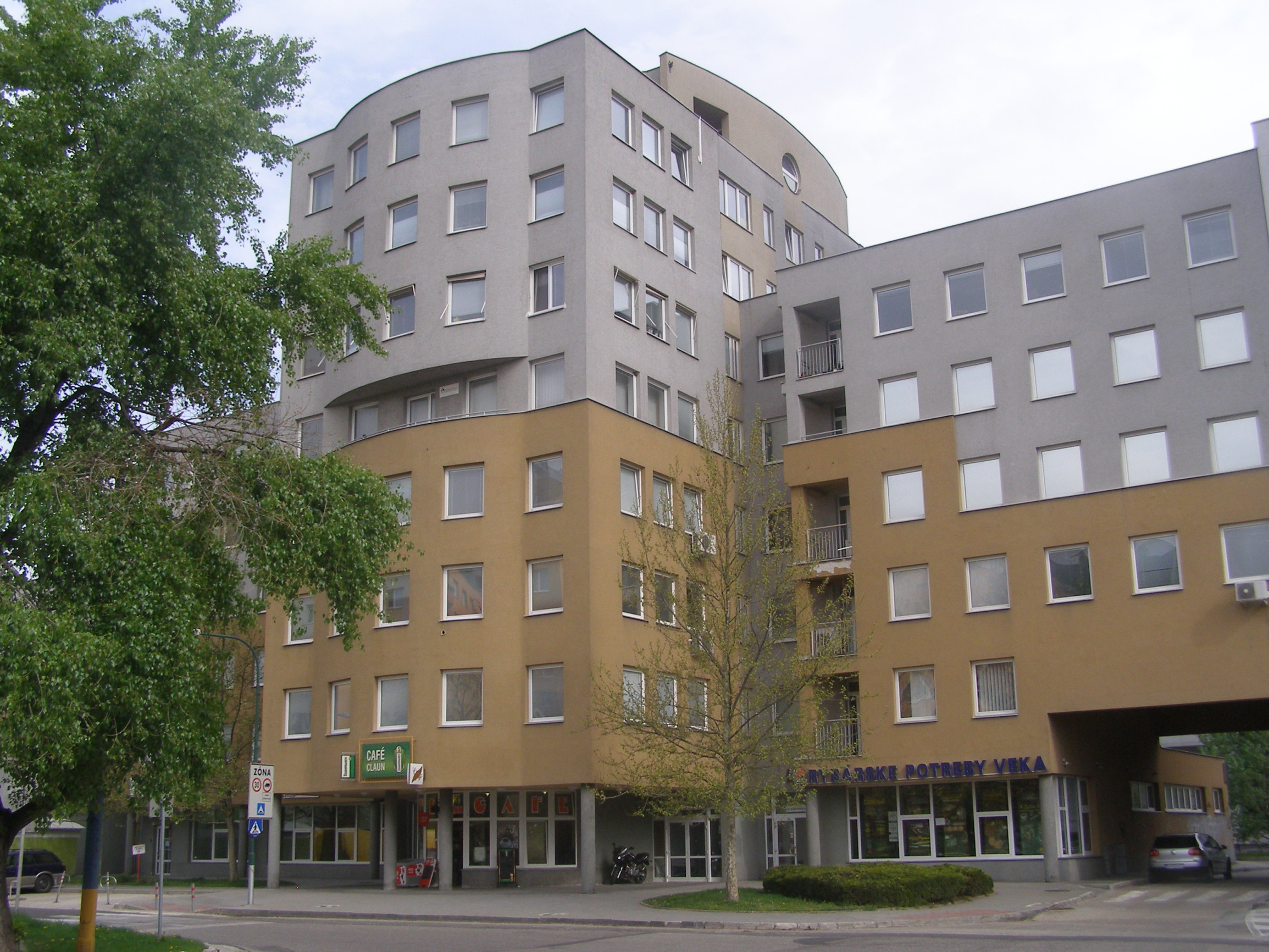 Klimatizované kancelárie v top lokalite Petržalky s mimoriadnym investičným potenciálom a s priestorom vrežime T